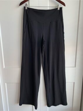 Lululemon Align Hight Rise Wide Leg pant in black size 10